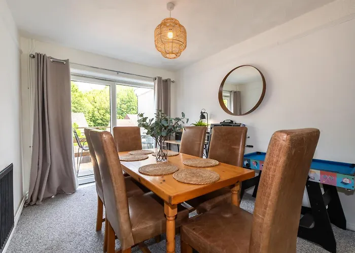 3 Bedrooms House Ideal For Long Stays!