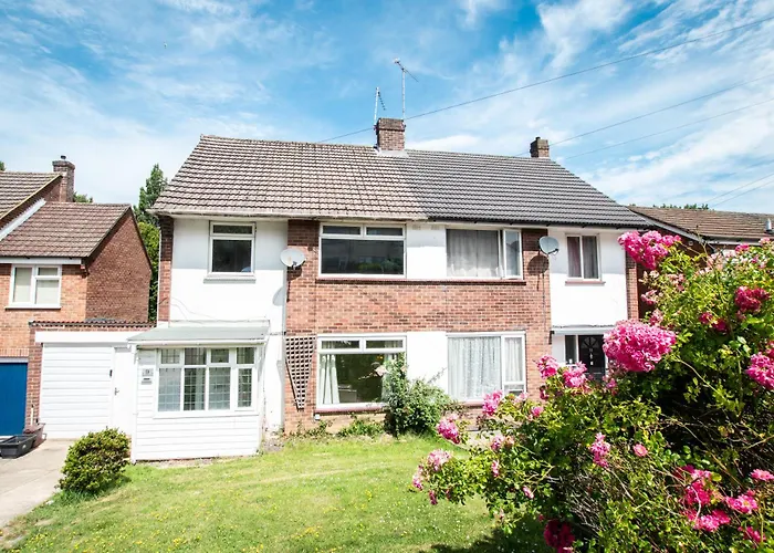 3 Bedrooms House Ideal For Long Stays!