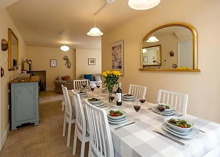 Willow House In Knodishall, Sleeps 7 - Only A Short Drive From Aldeburgh, Thorpeness & Snape Maltings - Managed By Aldeburgh Coastal Cottages