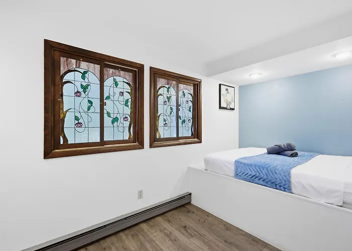 Spacious Gateway, Walk To Pool & Beach, Hot Tub, Game Room