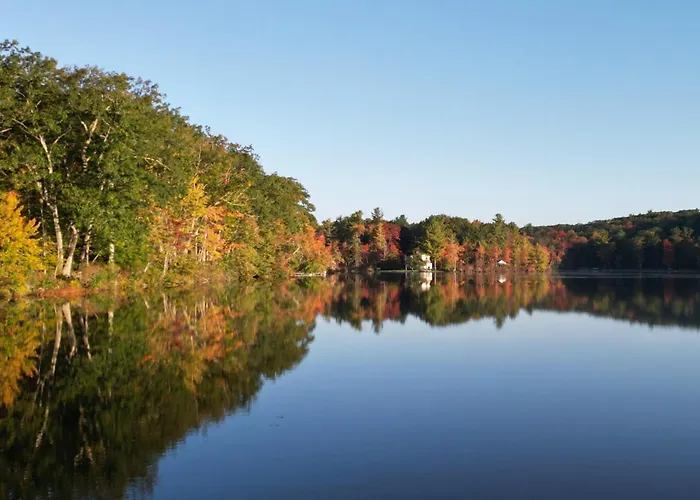 Berkshire Fall Chalet Sauna, Lake & Firepit