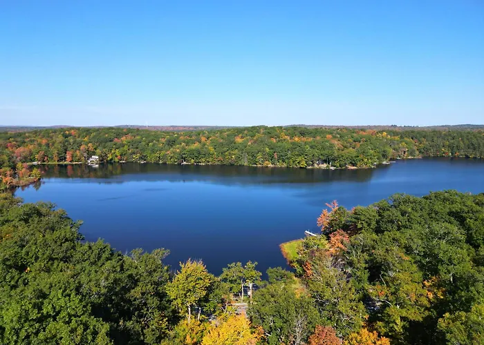 Berkshire Fall Chalet Sauna, Lake & Firepit