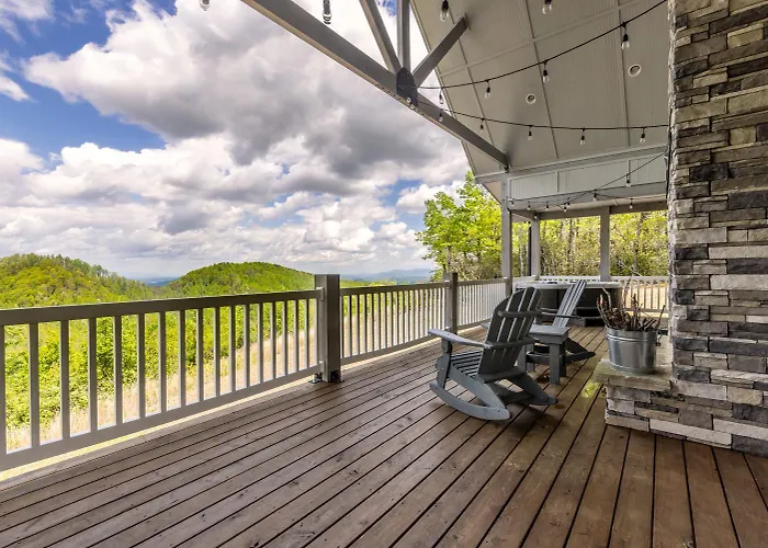 Mountain Top Escape W Hot Tub, Fireplace & Views