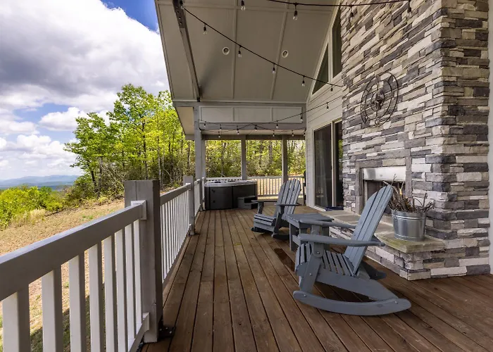 Mountain Top Escape W Hot Tub, Fireplace & Views
