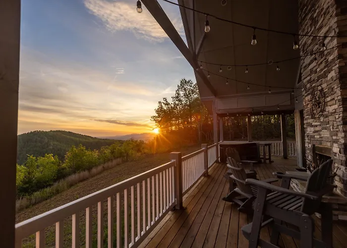 Mountain Top Escape W Hot Tub, Fireplace & Views