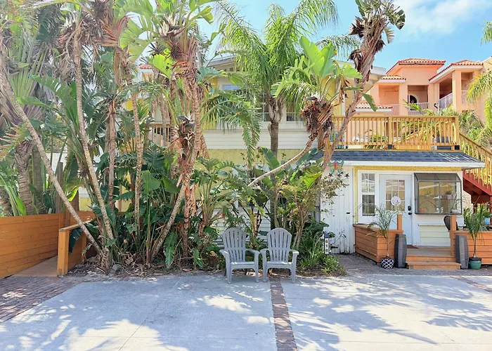 "Oasis" Historic Beachside Cottage Retreat