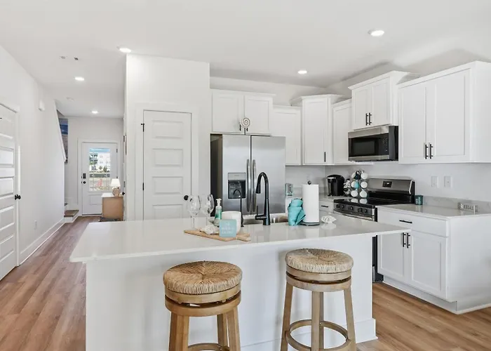 Salty Seahorse New Coastal Townhome In Pcb