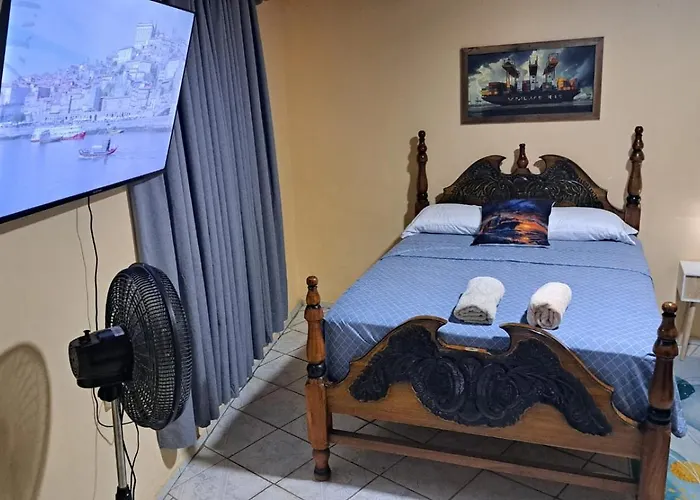 Habitacion Indpte Para 3 Personas Con Bano Privado Y Patio