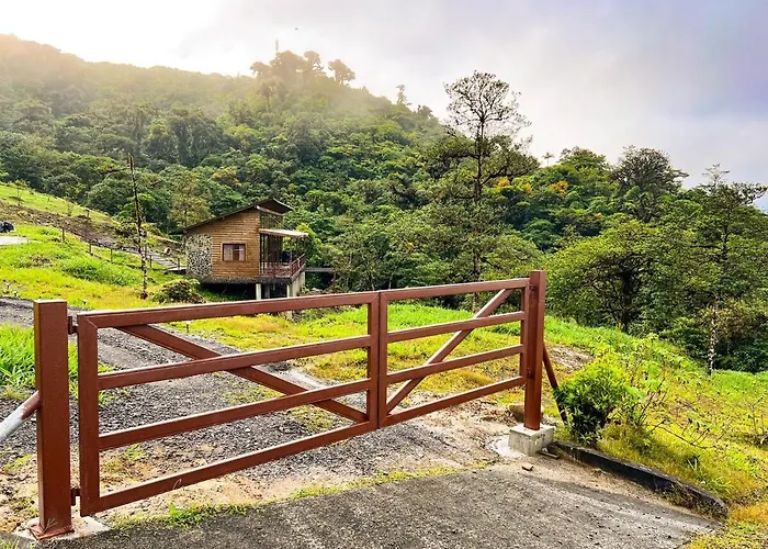 Cloud Forest Cabin In Altos Del Maria