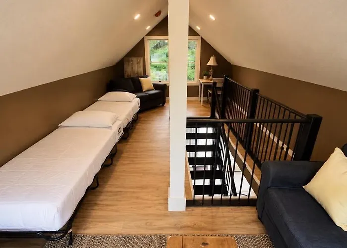 Scenic Cosy Loft Cottage Pet Freindly Sleeps 6