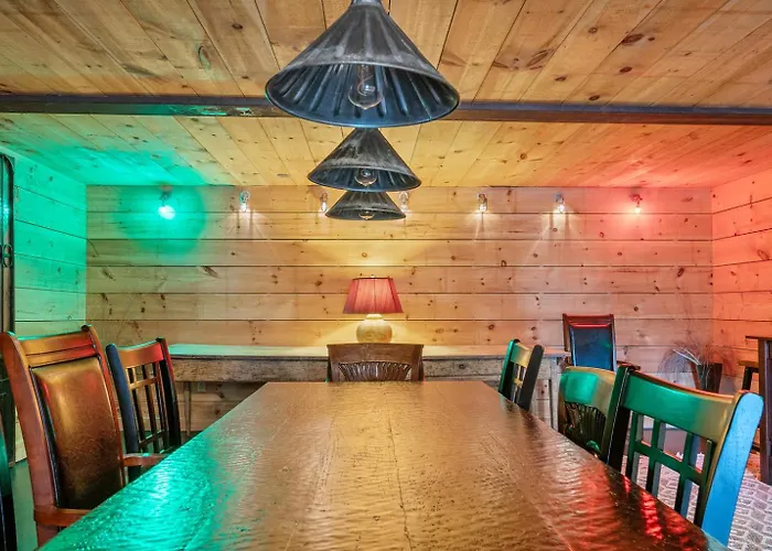 Quietside Quarterdeck Dual King Wings, Bunk Room, Fire Patio & Pet-Friendly