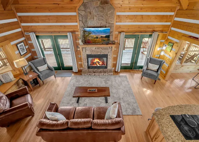 Scenic 4-Br Chalet With Hot Tub