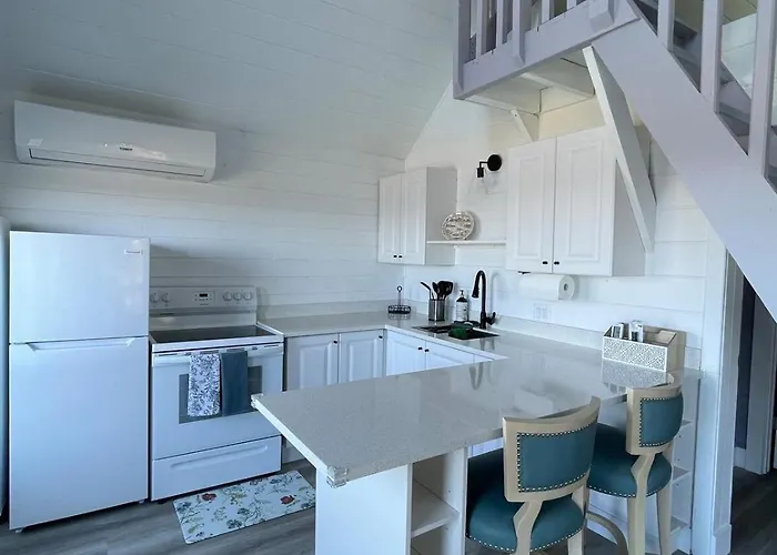 Serene Cove Retreat Cottage- Blue
