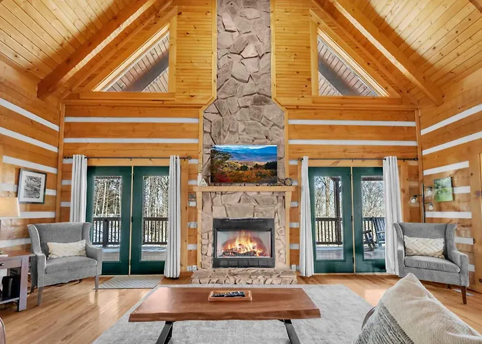 Scenic 4-Br Chalet With Hot Tub
