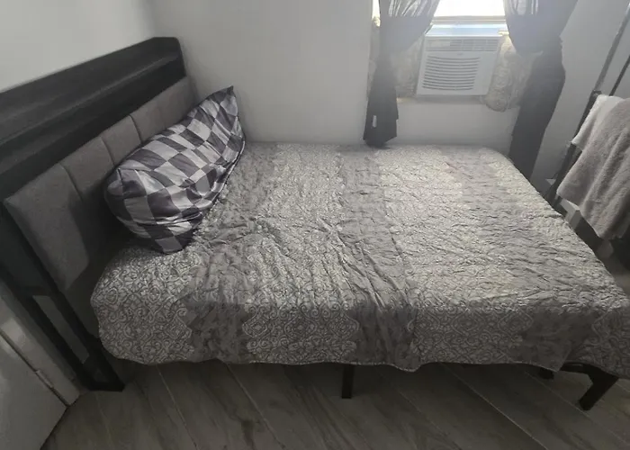 Two Quiet Smoke-Free Rooms For 4