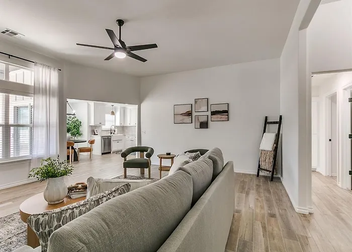 Spacious 3Br Okc Home Private Yard, Fireplace & Pet-Friendly