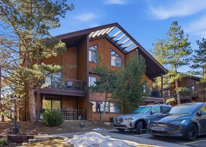 Modern Mountain-Chic Condo-Ski, Golf, Bike, Hike!