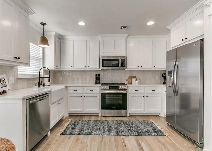 Spacious 3Br Okc Home Private Yard, Fireplace & Pet-Friendly
