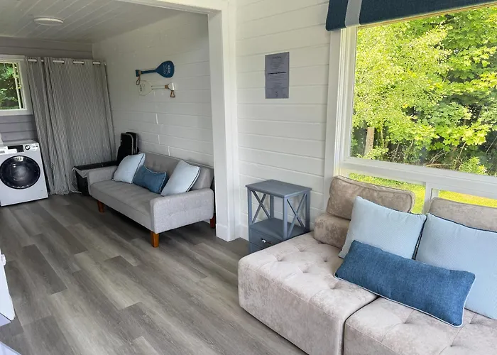 Serene Cove Retreat Cottage- Blue