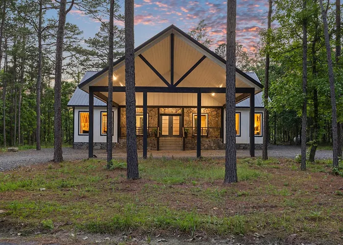 Hot Tub, Pickleball, Mini Golf, Movie Theater, Firepit, Arcade Games, Basketball, Kids Playset