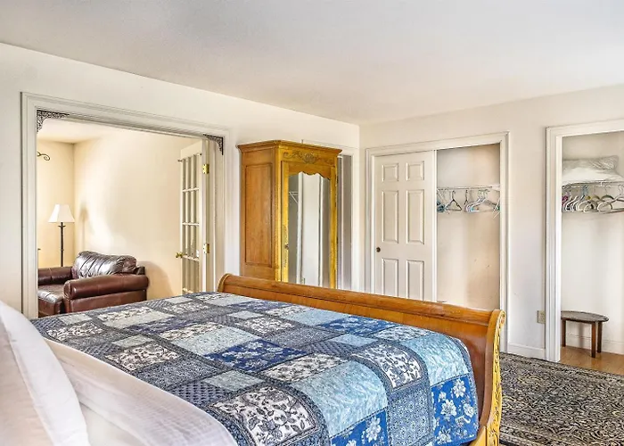 Spacious Seven Peaks Ridge Quiet Side Hot Tub, Pet Friendly, Fire Pit & Deck