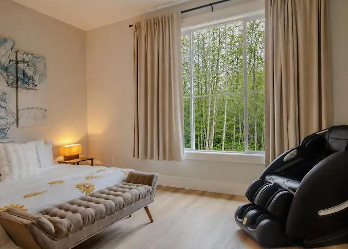 Chic Boutique Stay-Hot Tub & Massage Chair, Ev