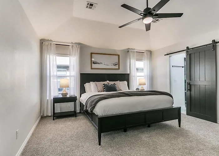 Spacious 3Br Okc Home Private Yard, Fireplace & Pet-Friendly