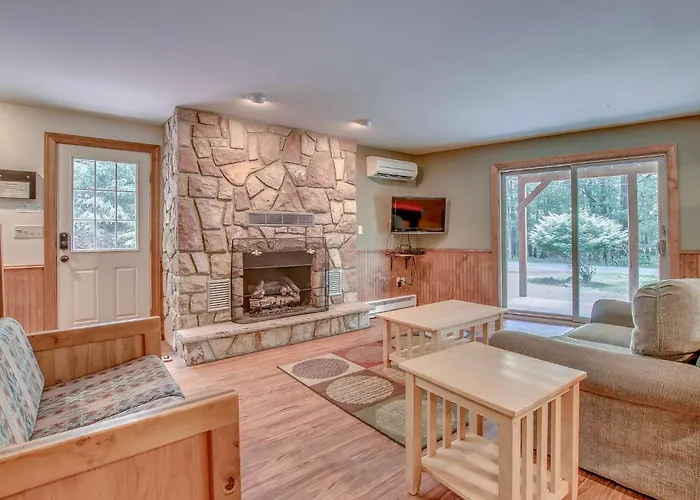5Br Chalet - Hot Tub Game Room & Lake Access