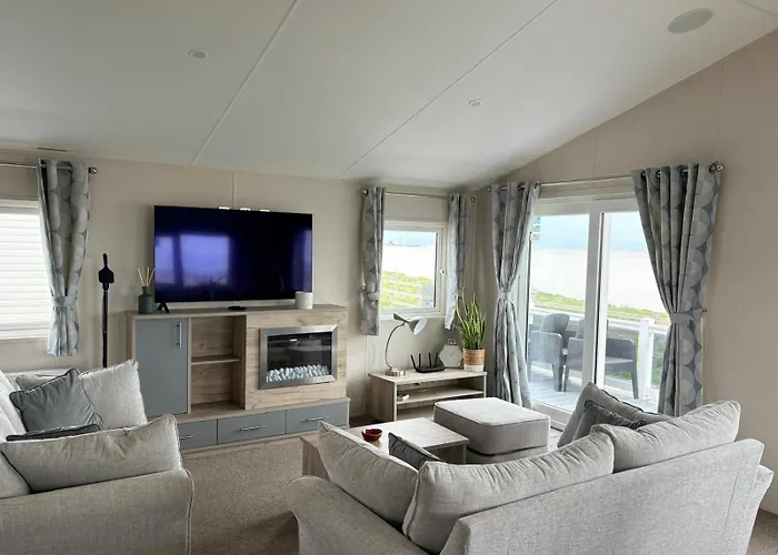 Stunning 4 Berth Lodge With Full Sea Views In Suffolk Ref 68031Cr
