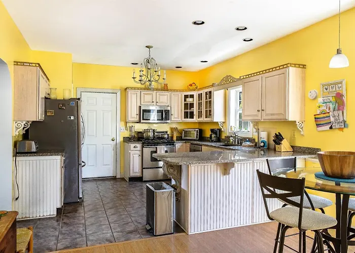 Spacious Seven Peaks Ridge Quiet Side Hot Tub, Pet Friendly, Fire Pit & Deck