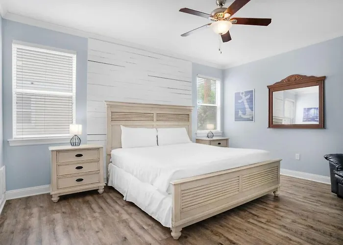 Deja Blue- Pet Friendly- Pool Front