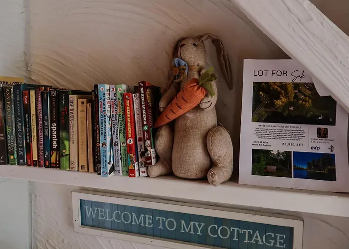 Birdsong Lakeside Serenity Retreat