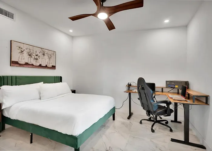 Daytona 500 Retreat Renovated 5 Bedroom Oasis