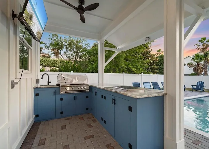 Skyline Rooftop Deck! Golf Cart Rental Available!
