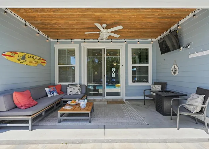 Walk To Beach W Private Pool, Hot Tub Golf Cart