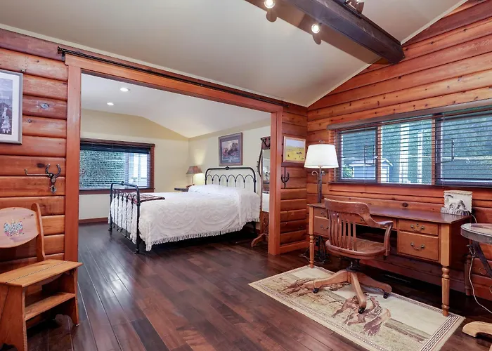 Ocean View Guest House - Stunning Ocean Views By Victoria Prime!!