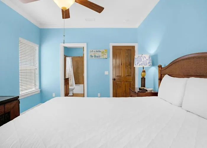 Splish Splash Pet Friendly Pool View