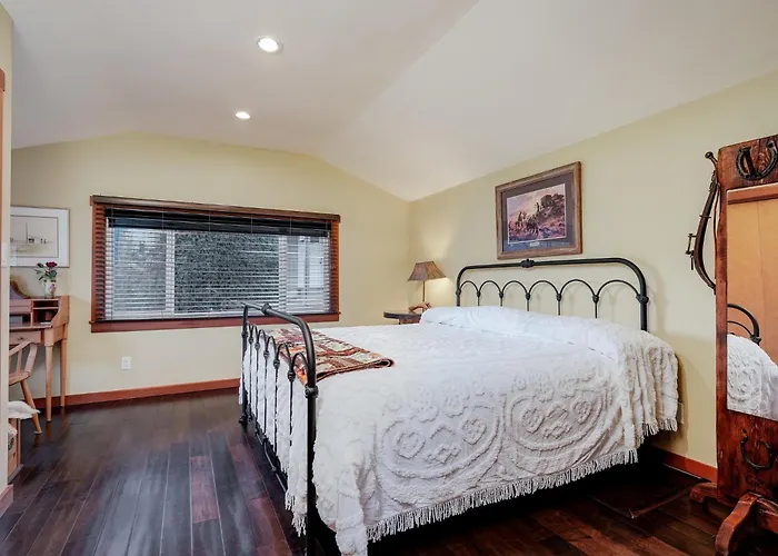 Ocean View Guest House - Stunning Ocean Views By Victoria Prime!!