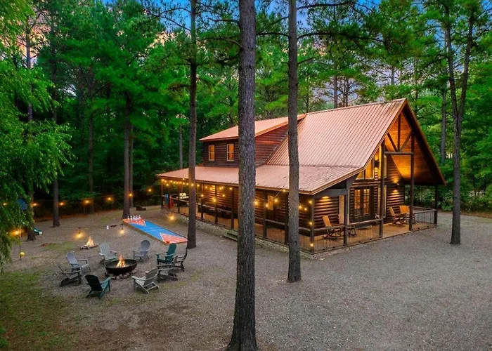 Covered Hot Tub Sleeps 10 Private Pine Retreat