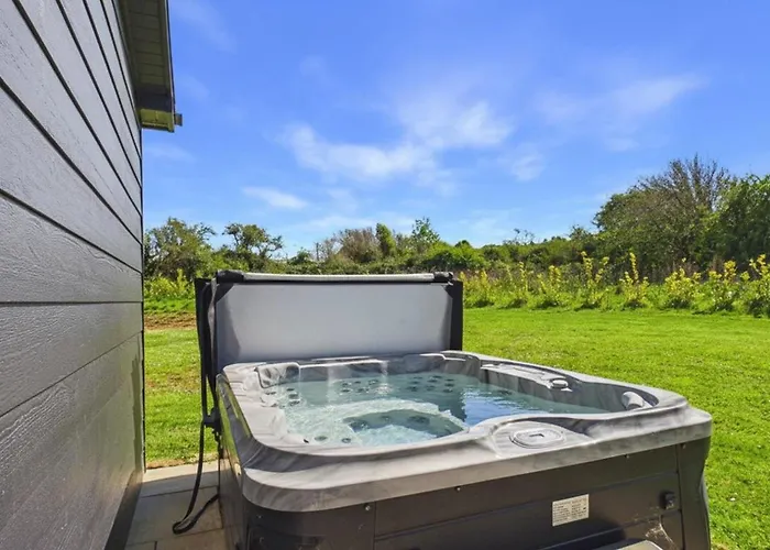 Swanlake Lodge - 3 Bedroom Lodge - Penally