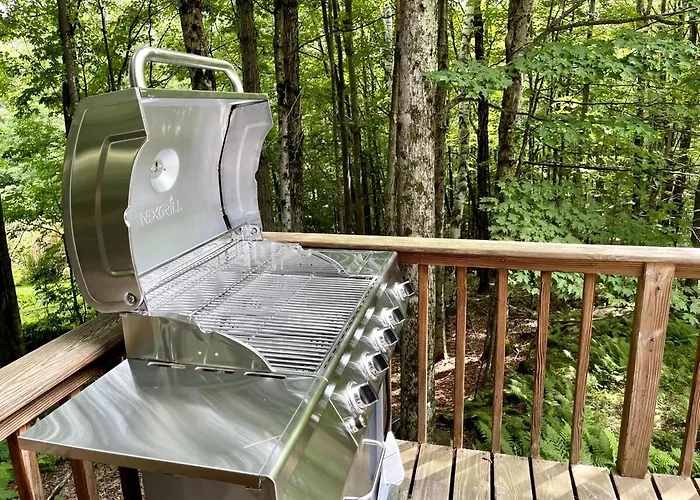Mid-Mod Vt Dream Chalet Near Skiing And Lake With Clubhouse Hot Tub, Pools