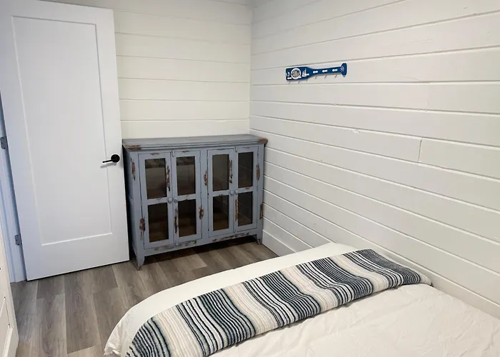 Serene Cove Retreat Cottage- Blue