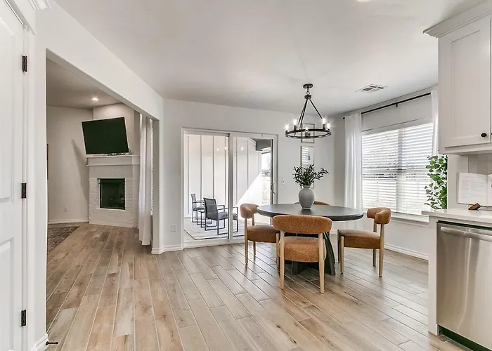 Spacious 3Br Okc Home Private Yard, Fireplace & Pet-Friendly