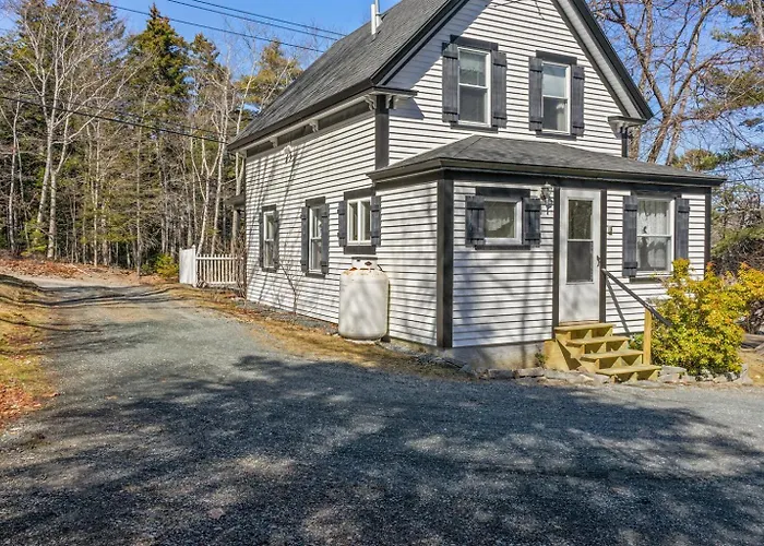 Mullein Hill Cottage Escape Crowds To Mdis Quiet, Historic Birthplace
