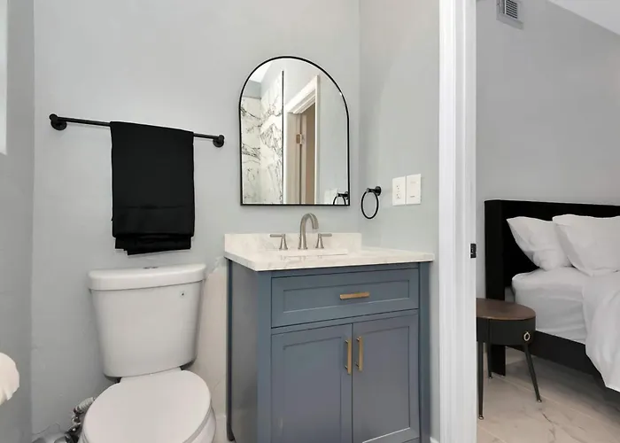 Daytona 500 Retreat Renovated 5 Bedroom Oasis