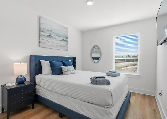 Salty Seahorse New Coastal Townhome In Pcb