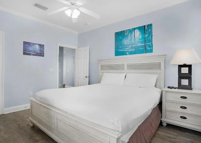 Deja Blue- Pet Friendly- Pool Front