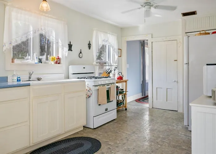 Mullein Hill Cottage Escape Crowds To Mdis Quiet, Historic Birthplace