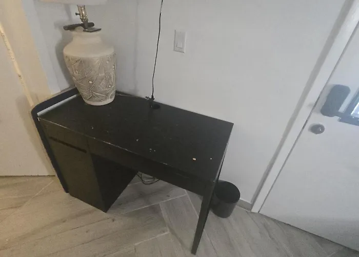 Two Quiet Smoke-Free Rooms For 4