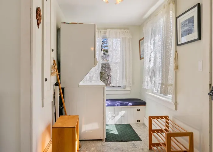 Mullein Hill Cottage Escape Crowds To Mdis Quiet, Historic Birthplace